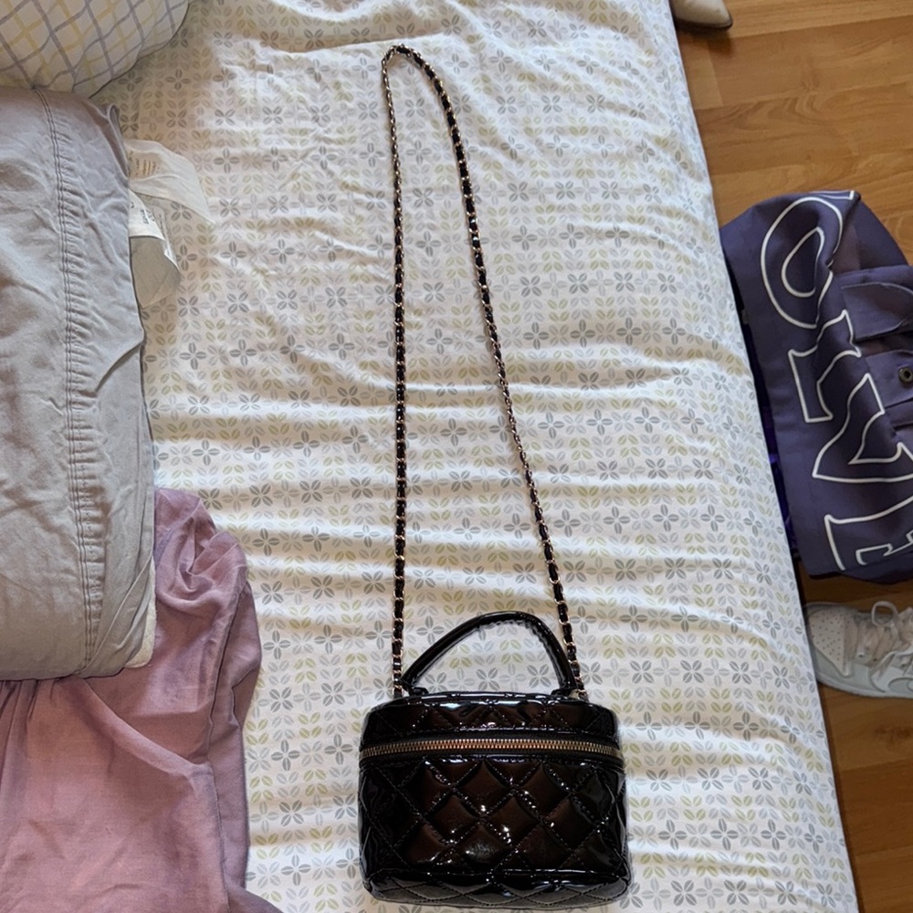 SHEIN Black Quilted Crossbody Bag with Chain Strap